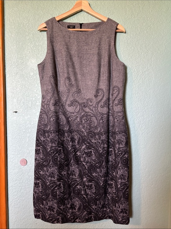 Talbots Dresses & Skirts - Talbots Petite Gray Sleeveless Paisley Ombre Sheath Dress, size 12 P - like new